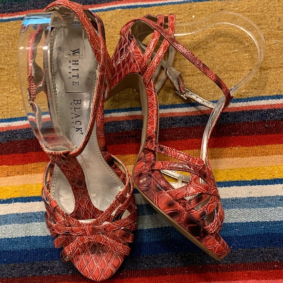 White House Black Market - Strappy Sandals- Sz 7.5 - Picture 1 of 5